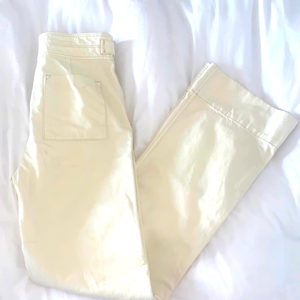 Brand New Without Tags, never worn, perfect condition.♥️